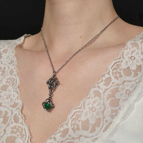 Vintage Jewelry - Classic & elegant green aventurine pearl and silver chainmaille necklace